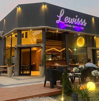 Lewisss Restó - Foto 1